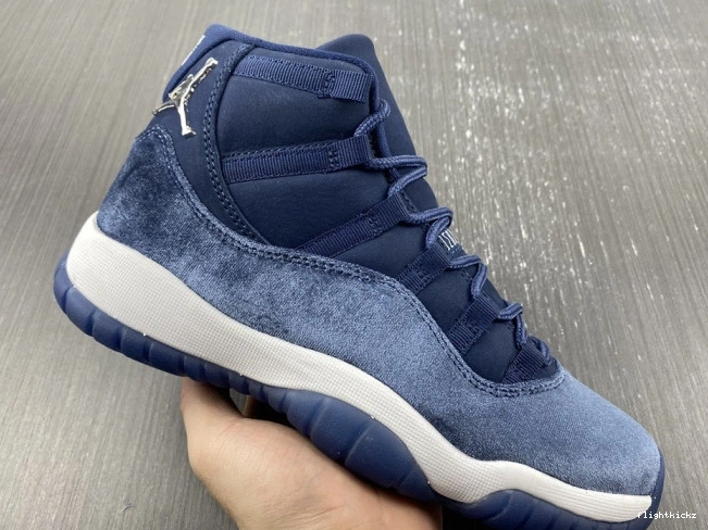 11 AR0715-441 Navy Midnight Air Jordan WMNS Velvet 0731